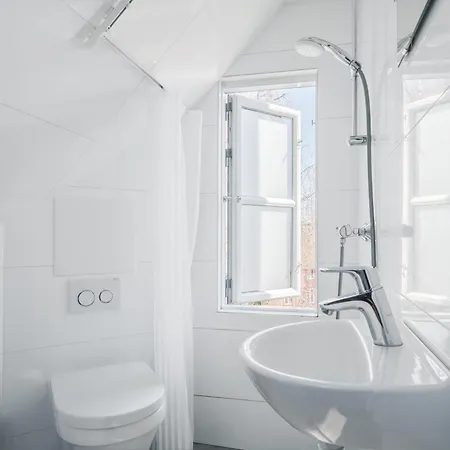 Beautiful 1-bed In Peaceful Surroundings Apartment *